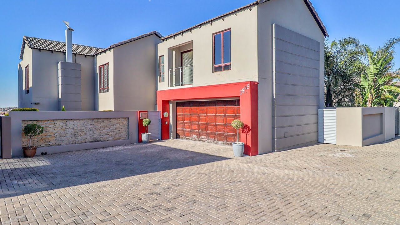 5 Bedroom House For Sale | Thatchfield Estate