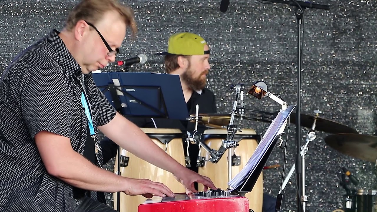 Mikko Koskela & Kuohu - Nainen vuorten takaa - Oulun P&auml;ivien Juurihoito, Rauhala Oulu 2017-07-08