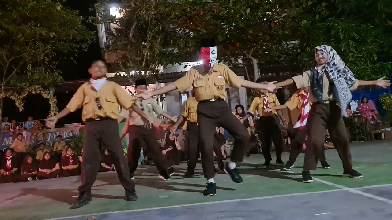 Tari pramuka kewer kewer kelas 5b