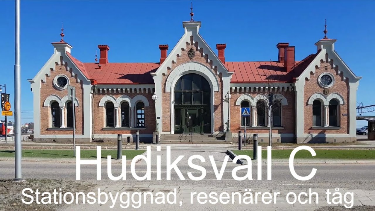 2019-04-18 HUDIKSVALLS STATION - Stationsbyggnad, resenärer och tåg