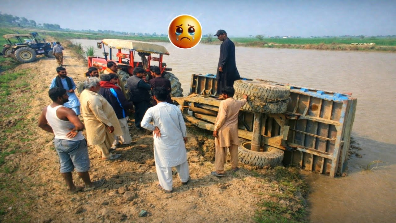 Daewoo Solar 130 Excavator Rescue Tractor Trolley Accident | Full Loading