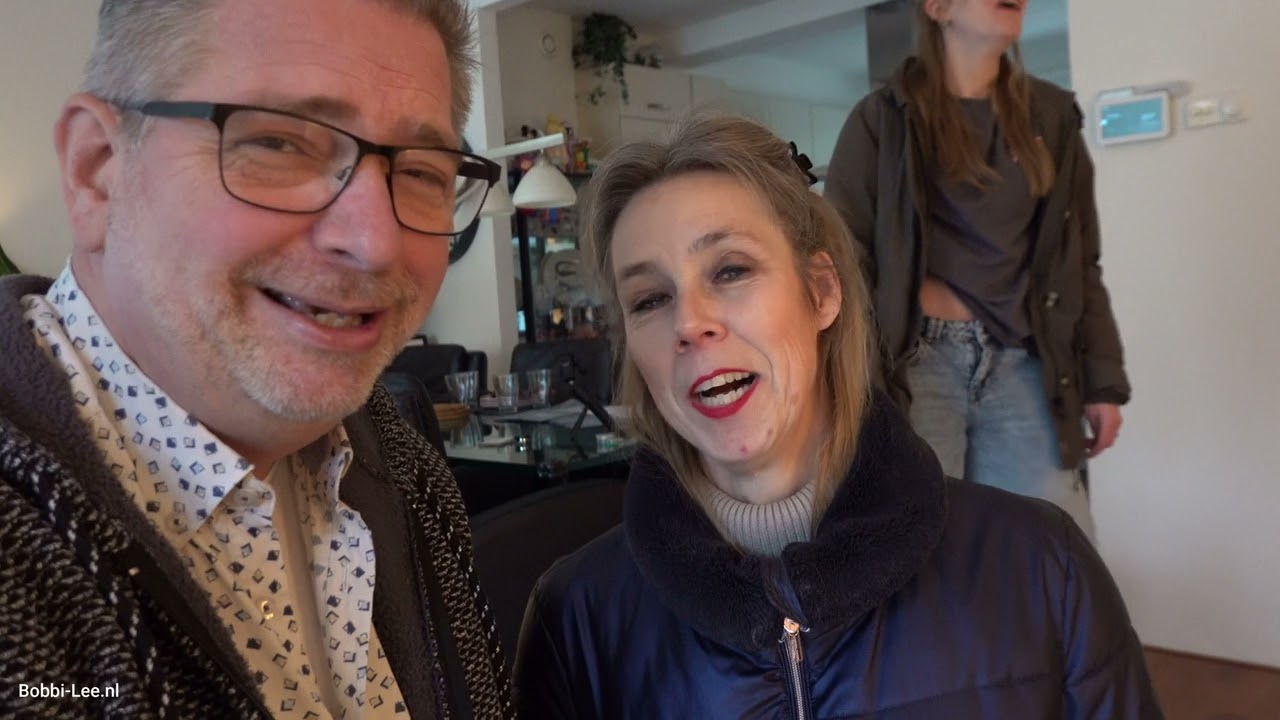 Papa is ZIEK. MANNENGRIEP! We gaan het AS van MARLY ophalen. Ik heb FANPOST gekregen.  