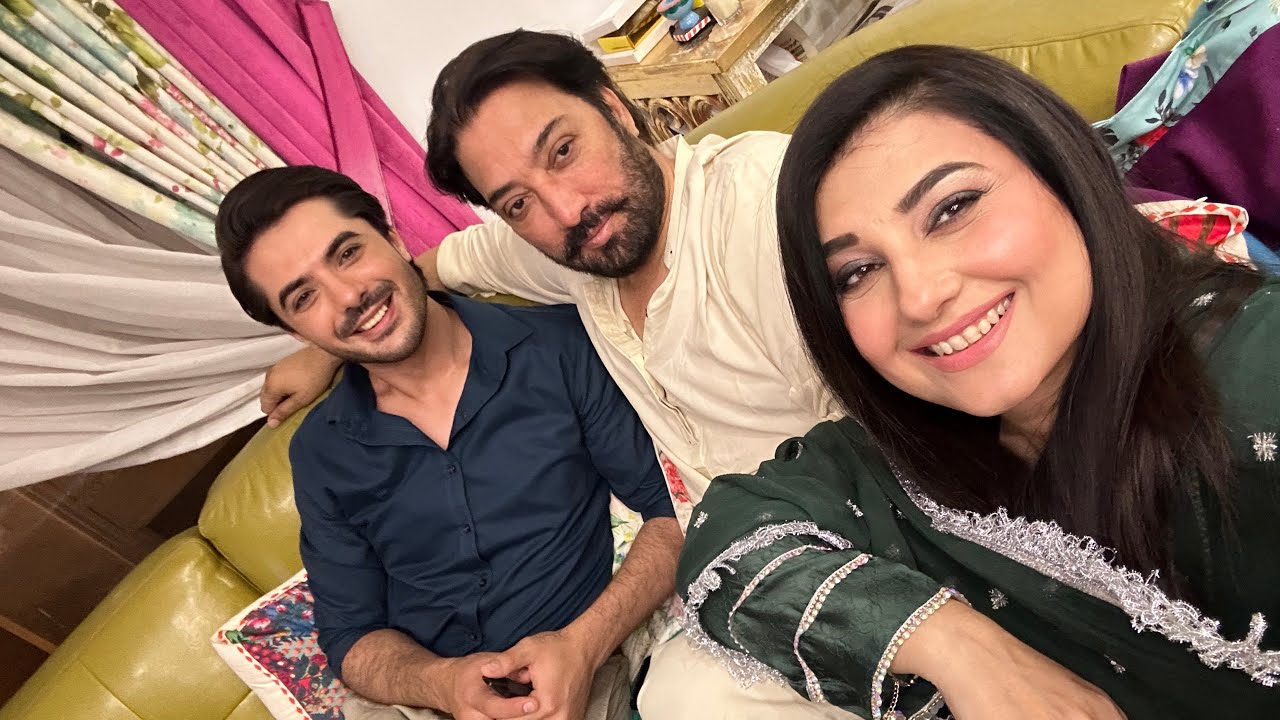 Javeria and Saud with Junaid Niazi at home sweet home
