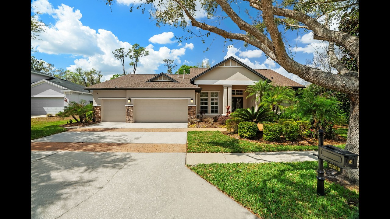 Gorgeous & Gated 5 Bed 3 Bath Pool & Spa Lake Access Florida Home: 21300 Sky Vista Dr, Land O'Lakes