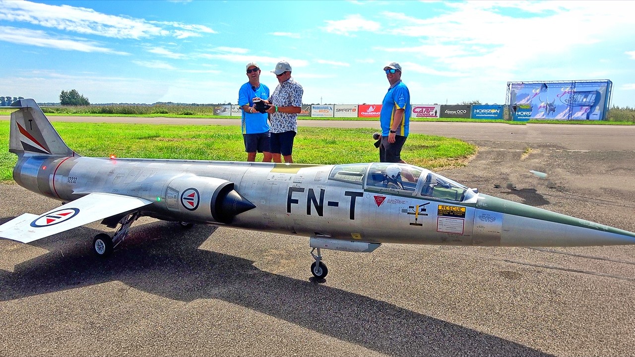 XXXL 70KG F-104 STARFIGHTER RC TURBINE JET FLIGHT DEMONSTRATION