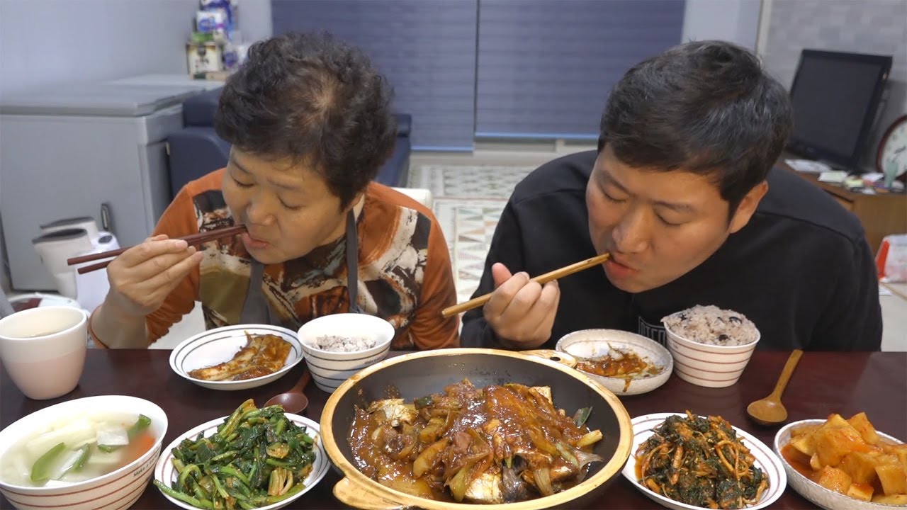 매콤한 [[갈치조림(Braised Cutlassfish)]]에 냉이무침, 동초무침 까지~ 요리&먹방!! - Mukbang eating show