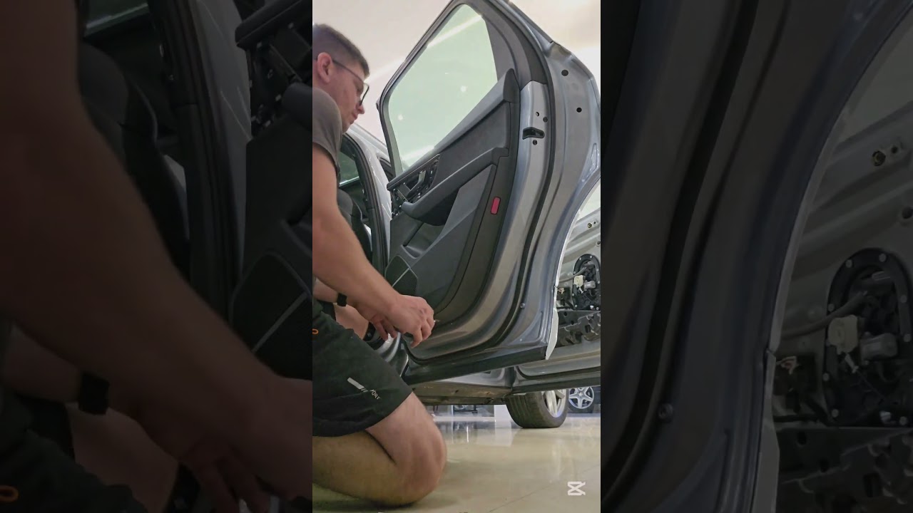 Audi Q7 2025 - Rear door panel removal #audi #q7 #asmr #remove #doorpanel #removal #luxury