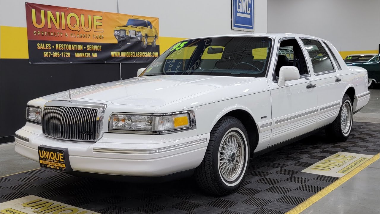 1995 Lincoln Town Car Signature Series | For Sale $17,900