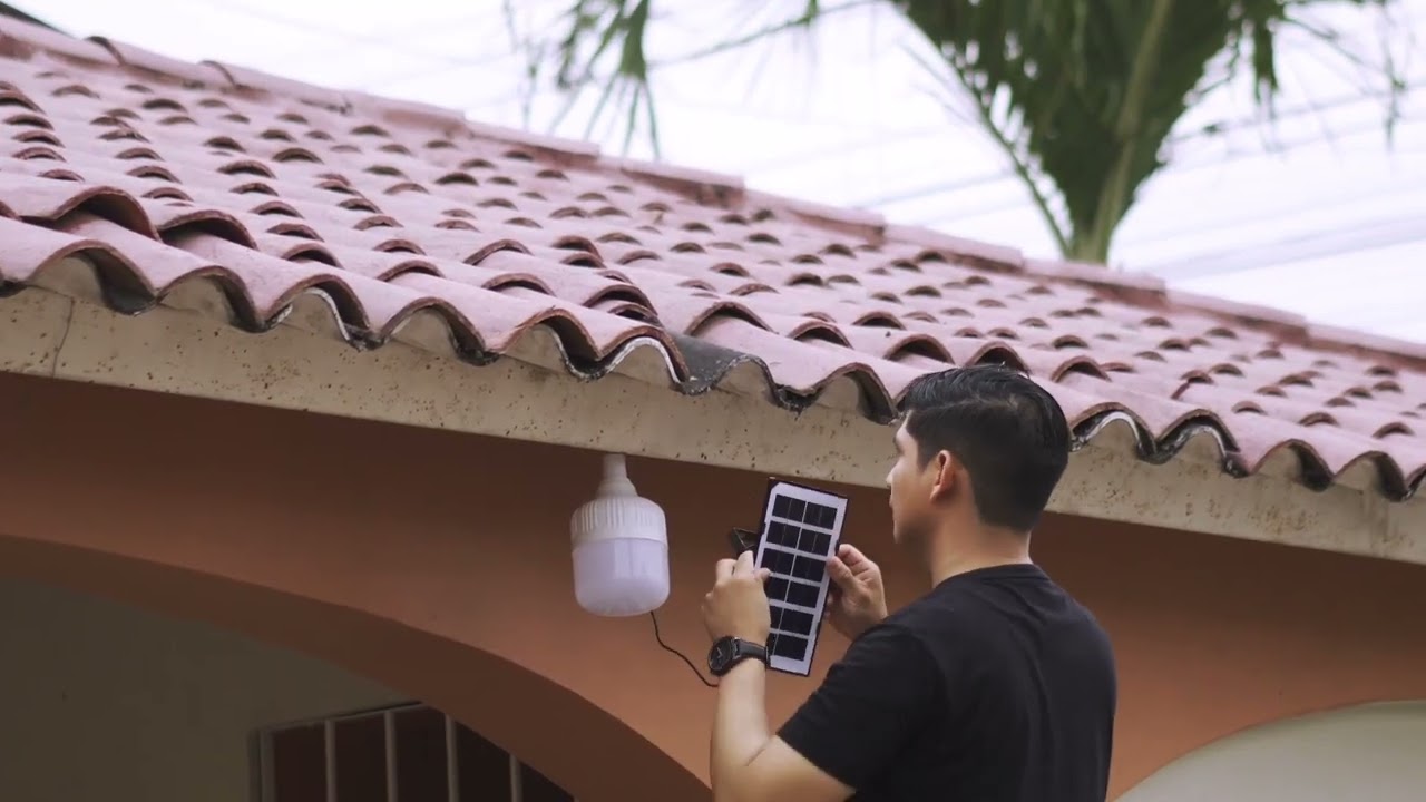 Foco LED con Panel Solar