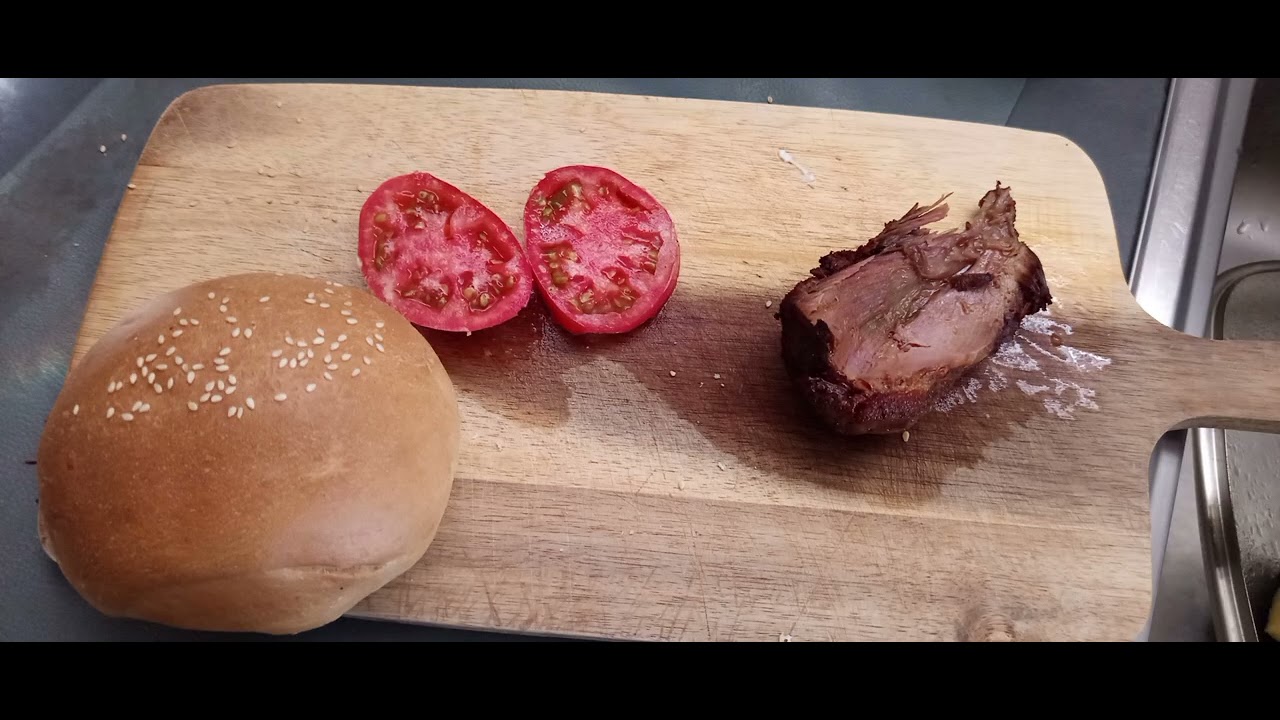 Trgana svinjetina /burger
