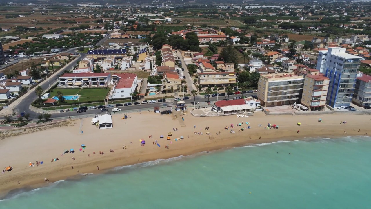 Paseo drone sobre el mar en la Ratlla del Terme entre Benicarló y Peñíscola