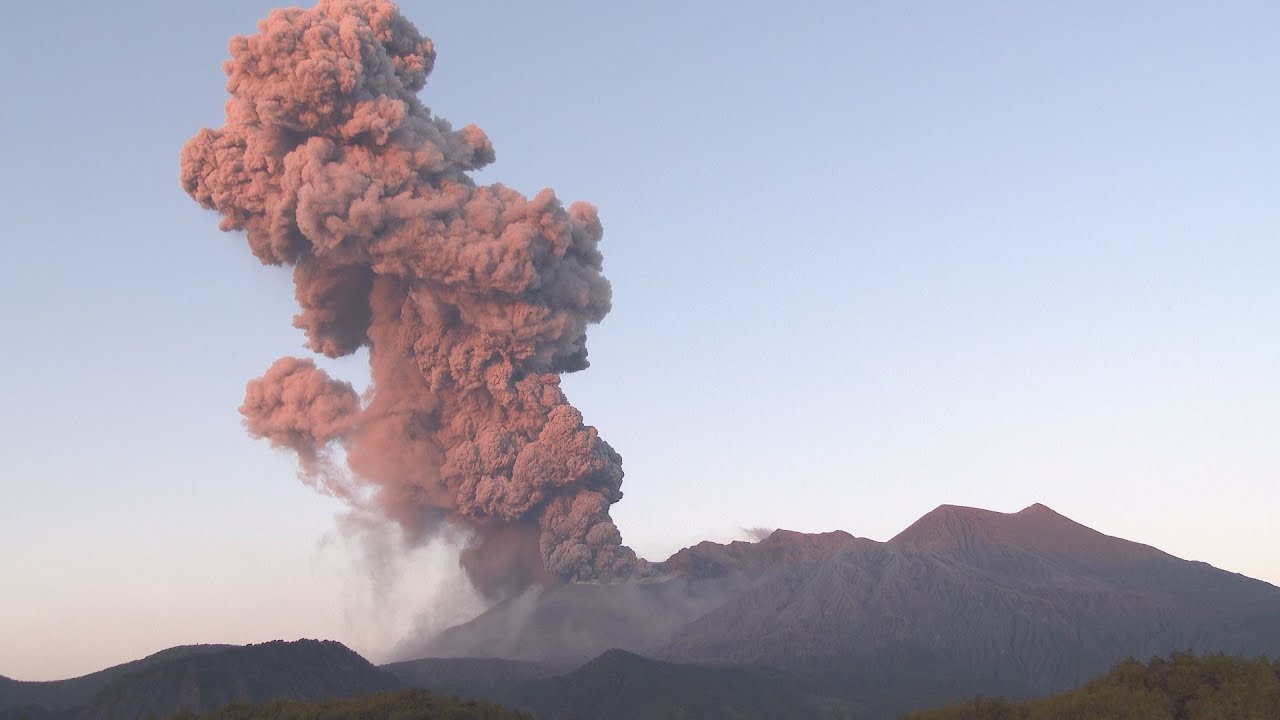 Terrifying Yet Beautiful Volcanic Eruptions In Incredible 4K