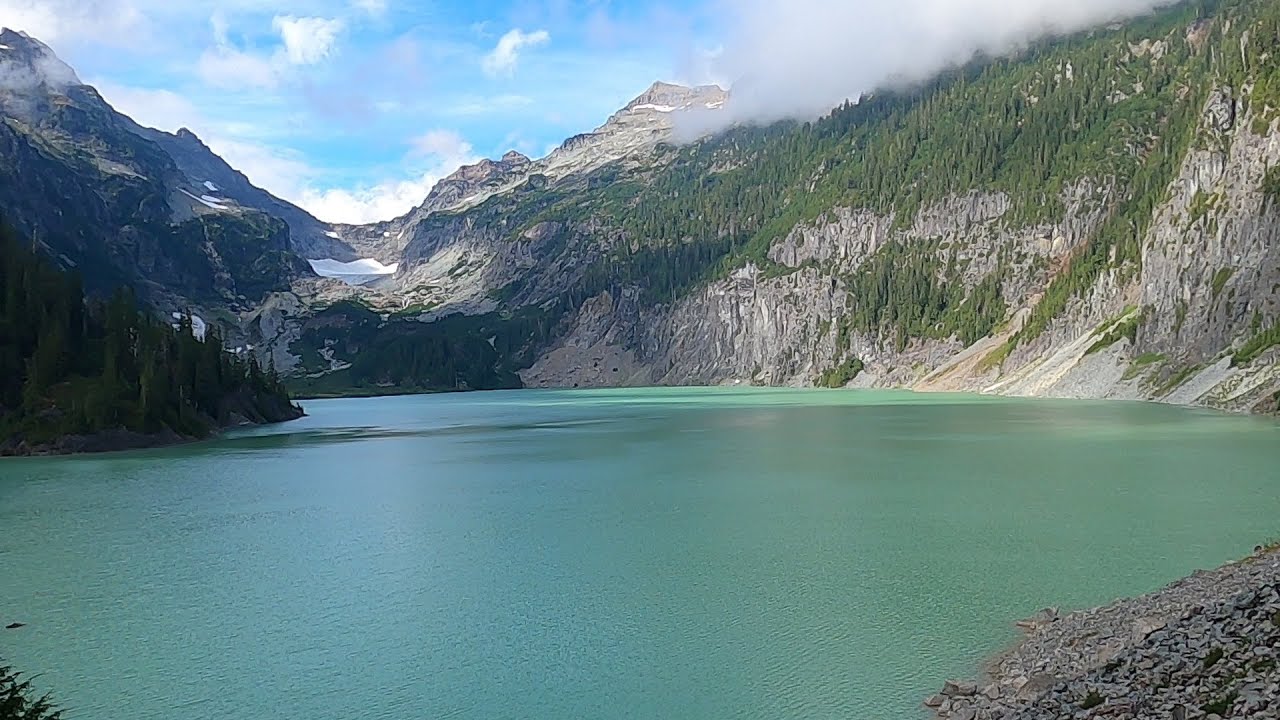 Hiking Blanca Lake (Cascade Mountains)