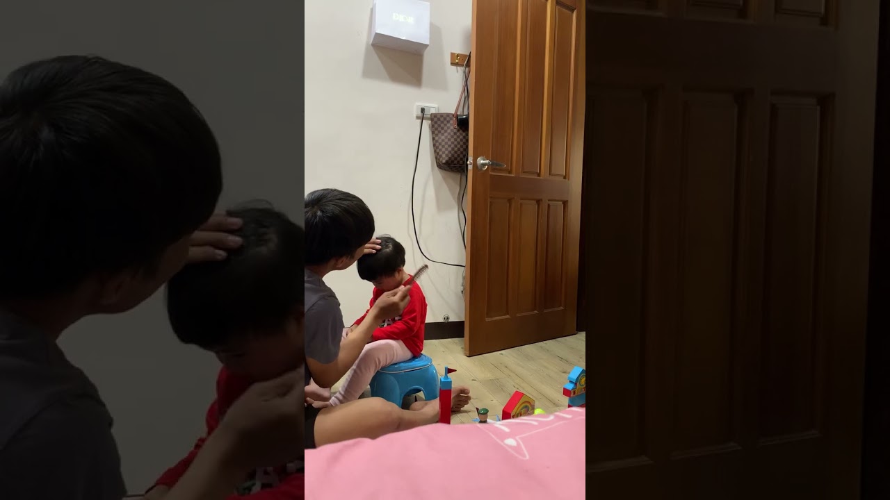 Bố cắt tóc cho con gái (thiGao2y4m)