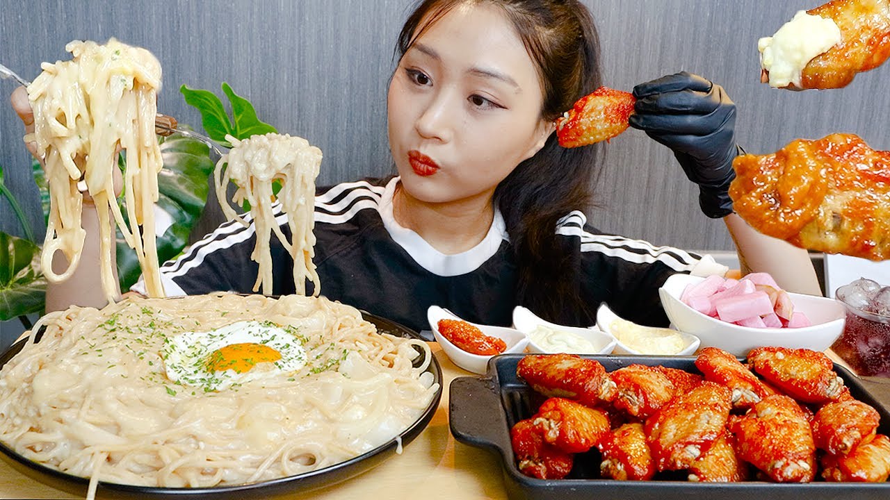 MUKBANG) 꾸덕 크림파스타&버팔로윙 쌓아두고 먹방 Cream Pasta with Buffalo Wings Asmr Real Sound eating