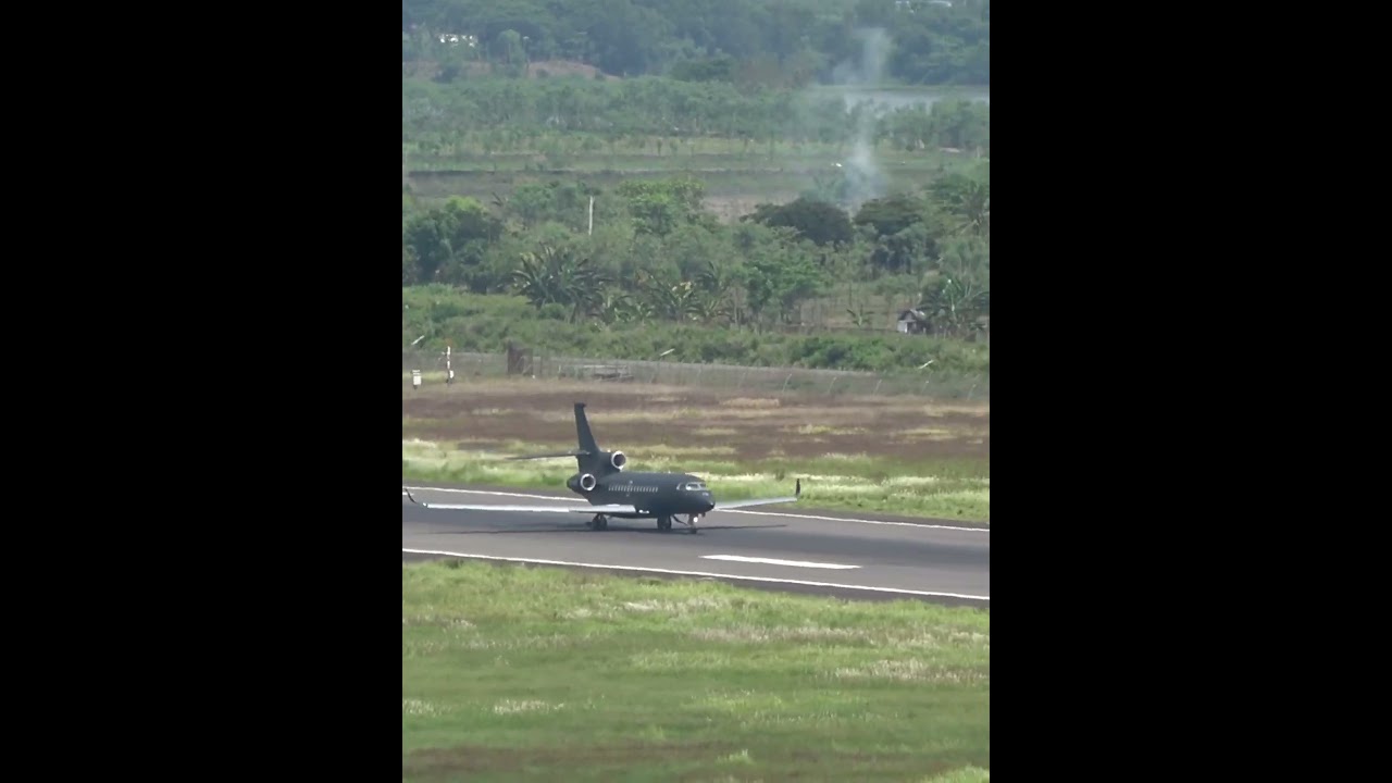 Pesawat Sultan Take Off di Bandara Internasional Lombok NTB