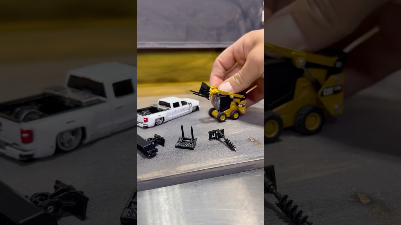 Pair of Cat Skid Steers from Diecast Masters thanks to Karson Diecast👷🏼&zwj;♂️