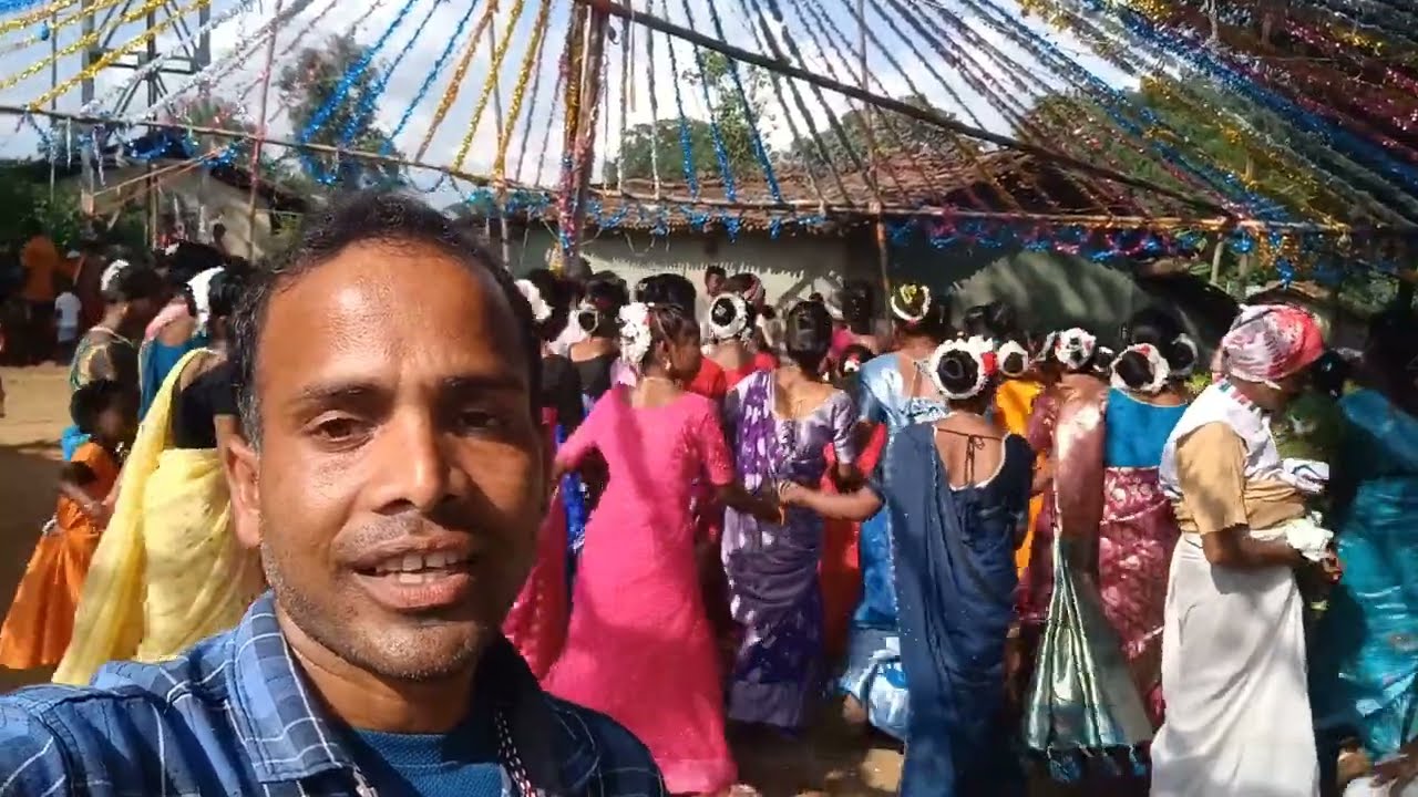  पेड़ का डाली को और मक्का के नन्हे मुन्ने पौधा को भगवान का रूप में पूजा किया जाता है 