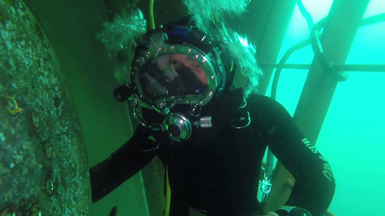 Services underwather Coral sub