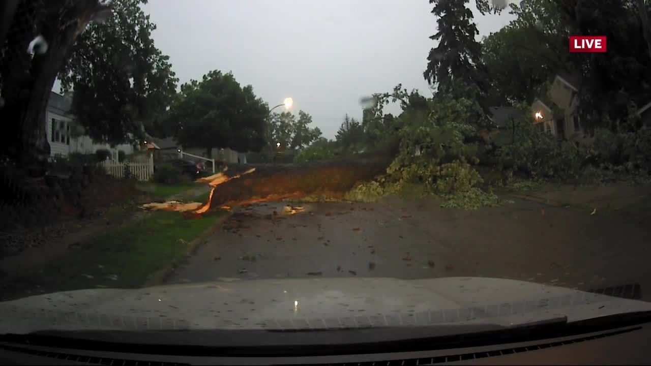 Thunderstorms cause power outages, down trees in Omaha area