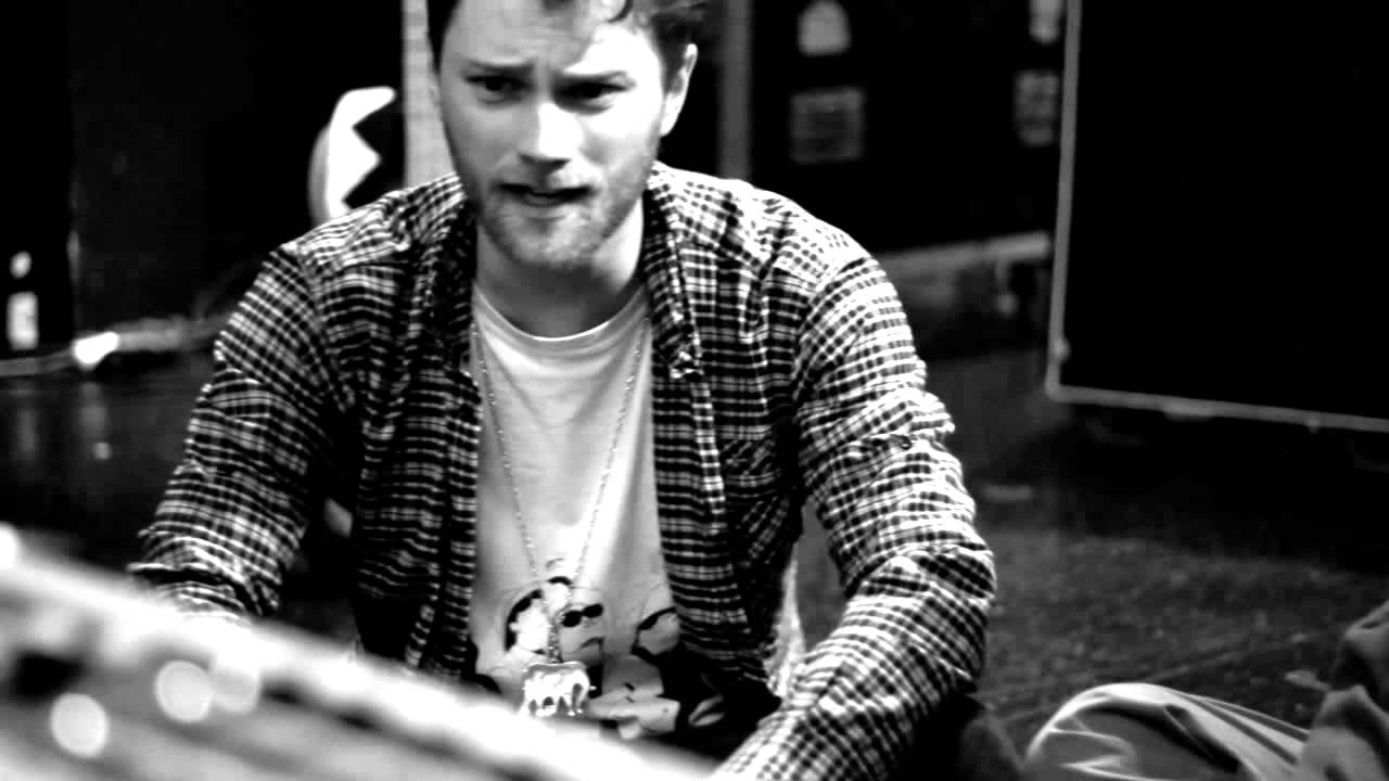 Turboweekend - Trouble Is (unplugged at Vega 2010 - Before soundcheck)