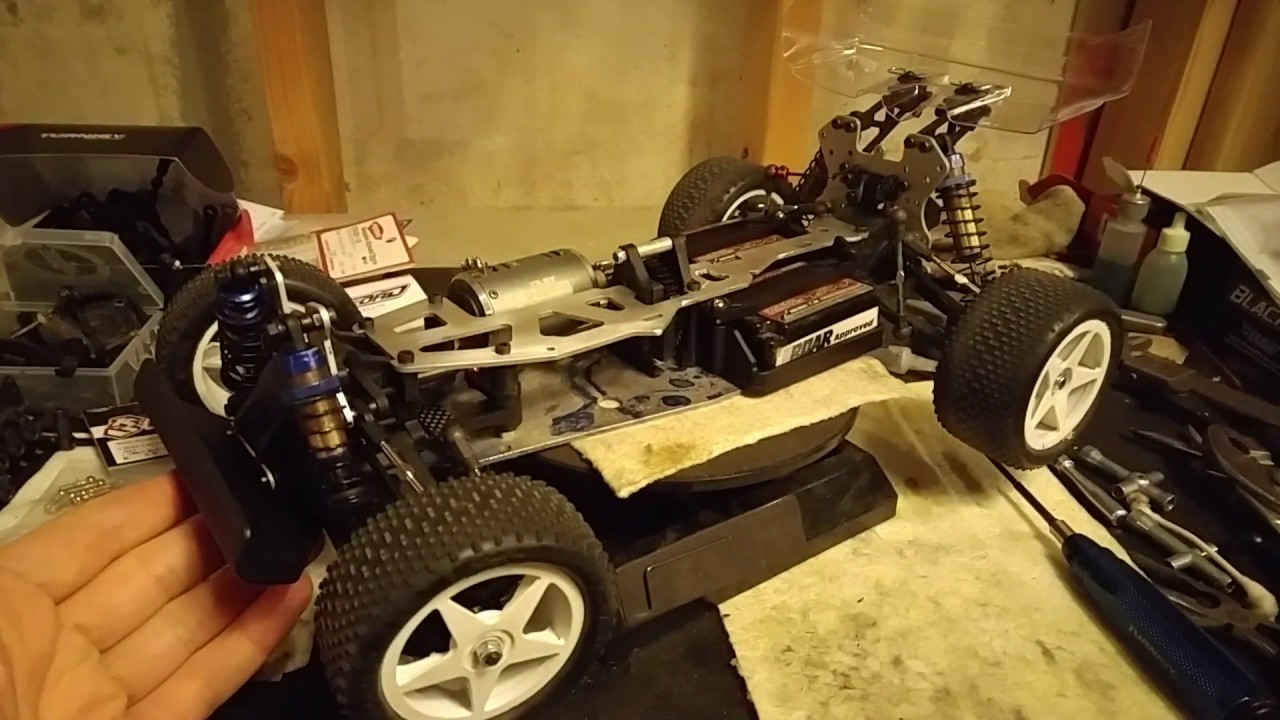 Vintage Kyosho Inferno 10-E build, Part 4