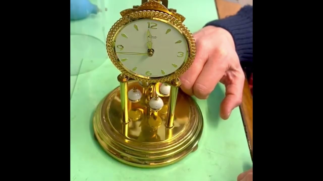 Andrew answers how to set up and wind a 400 day Kundo anniversary clock.