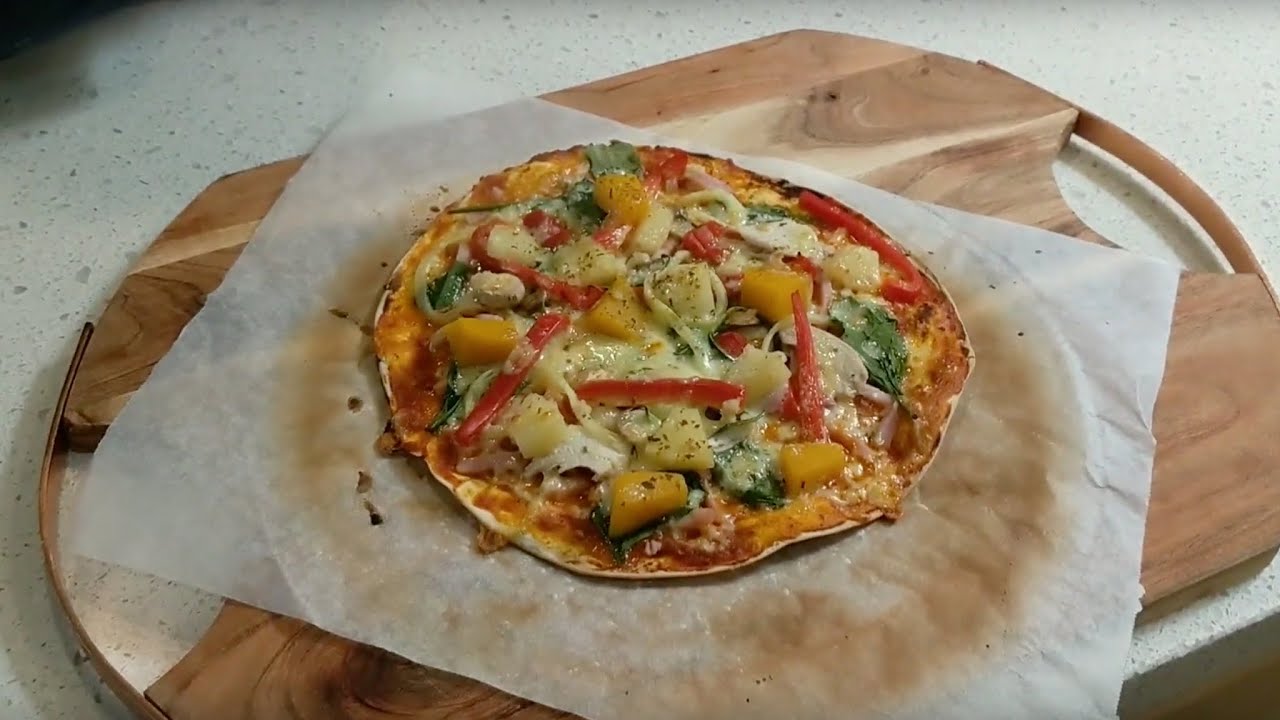 Making a pizza with the Breville Crispy Crust Pizza Maker