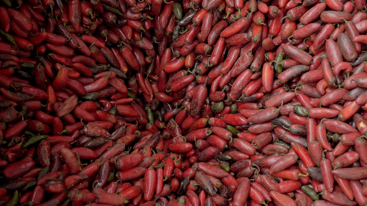 How Sriracha Is Made