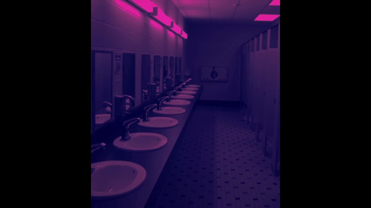 Anuel AA - 23 Preguntas, pero estas en el baño en una fiesta.