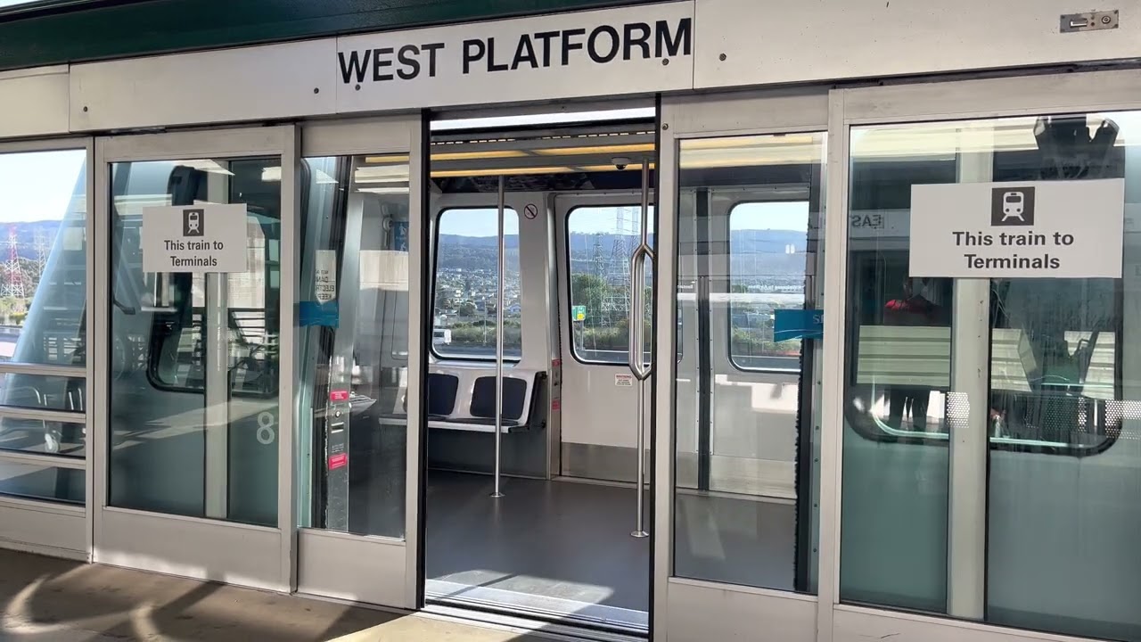 ⁴ᴷ⁶⁰ SFO AirTrain Door Malfunctioning @ Rental Car Center Station