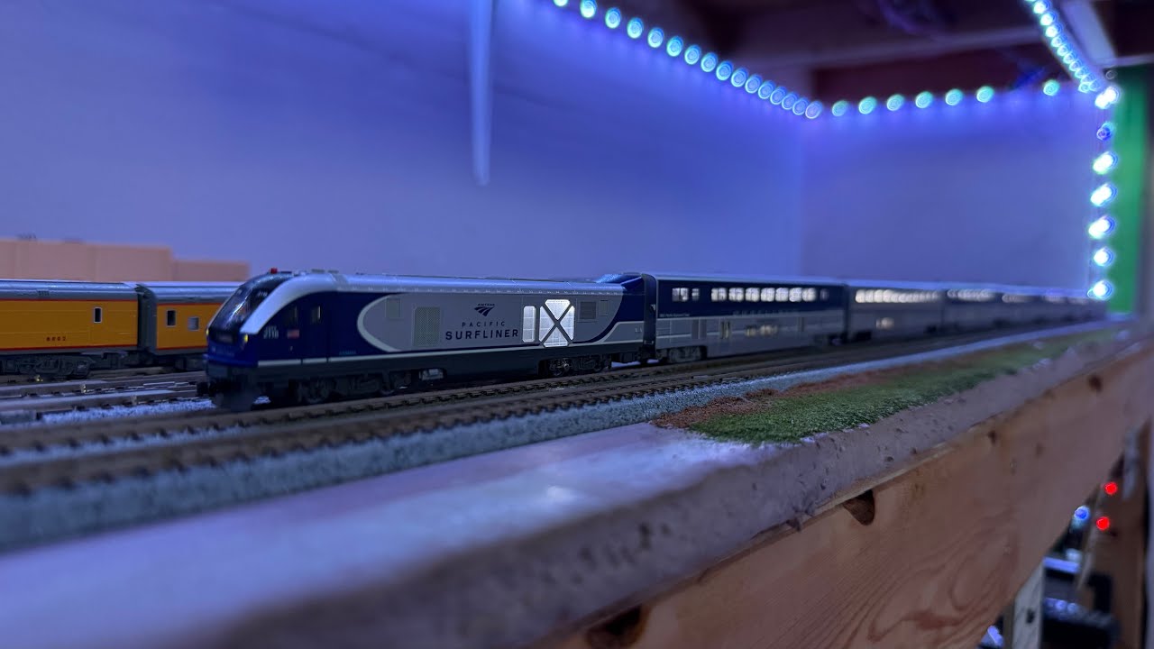 Макет №2, Видео №36, 8-вагонный состав Amtrak Pacific Surfliner от Kato