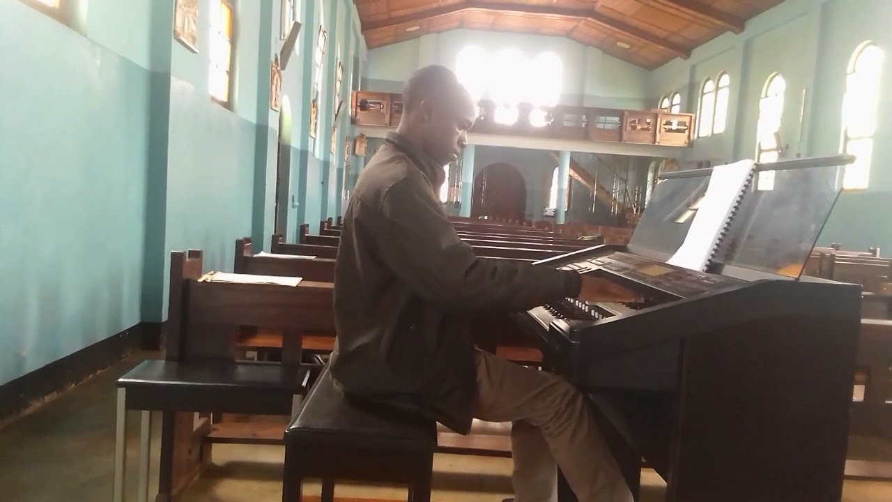 ROHO NDIO ITIAYO UZIMA BY MKOMAGU... pianist T. J. Yotham