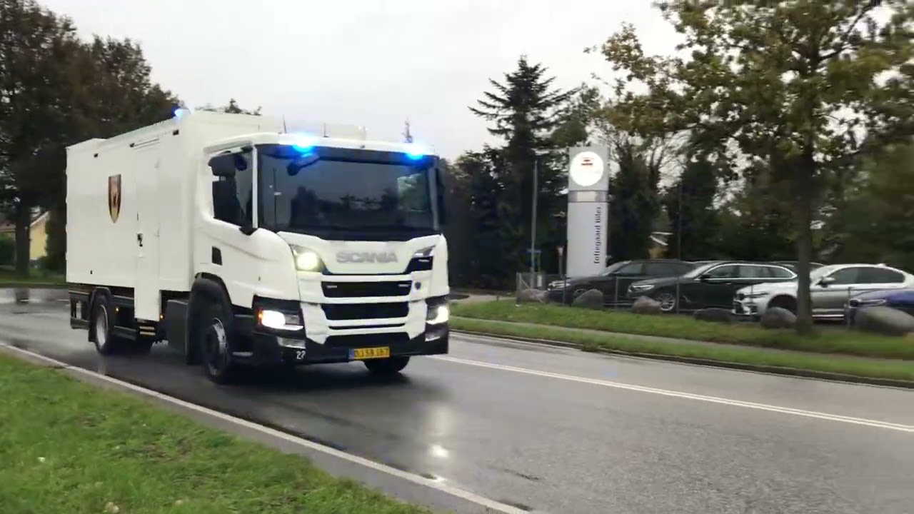 1x EOD/ Ammunitionsrydningstjenesten i udrykning i Holbæk.