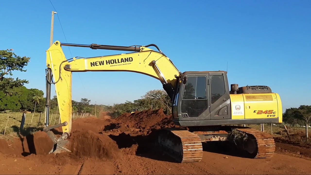 Levantamento de estrada rural! Escavadeira hidráulica/PC E245C New Holland!