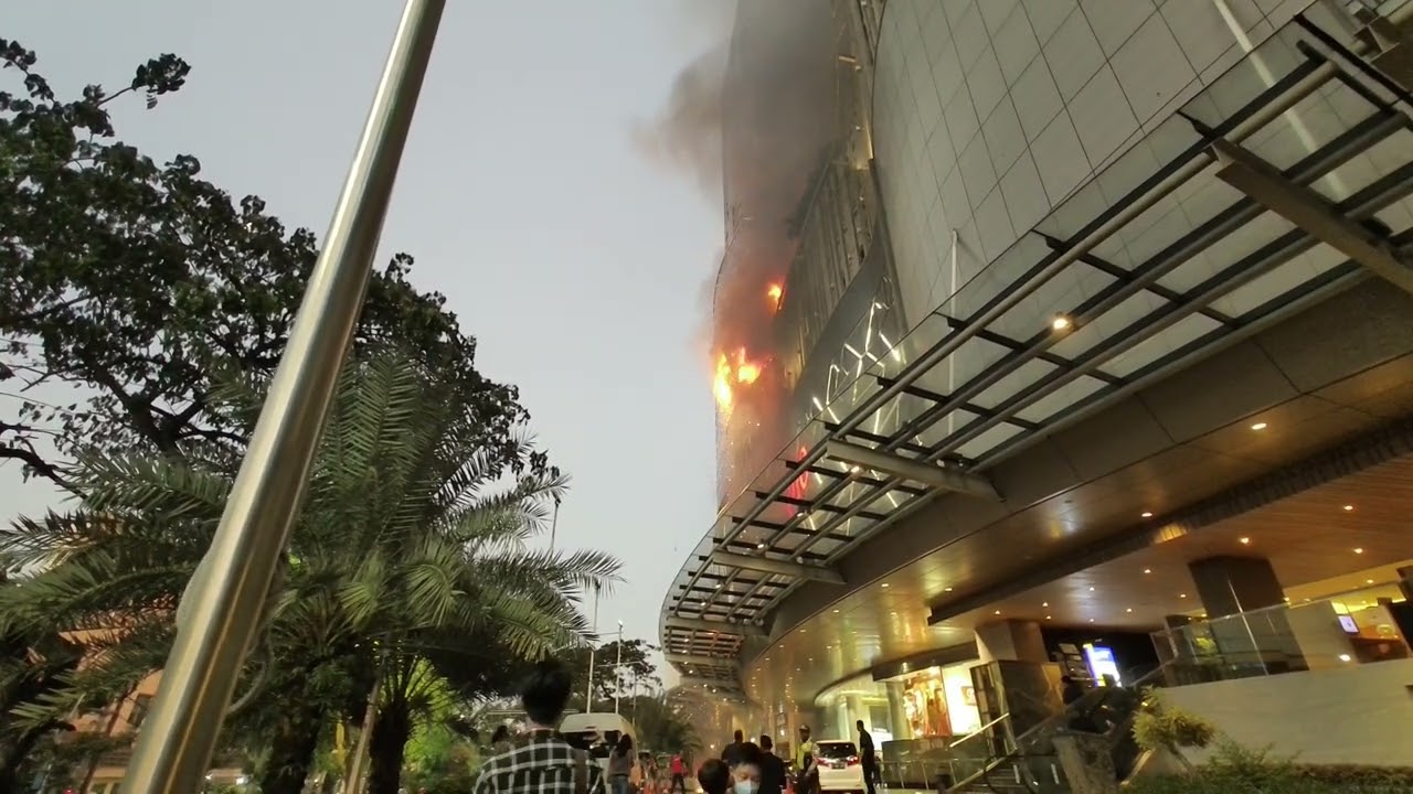 TOP! Respon DAMKAR Surabaya Saat Awal Terjadinya Kebakaran Di Tunjungan Plasa TP 5 | Fimi Palm 2 Pro
