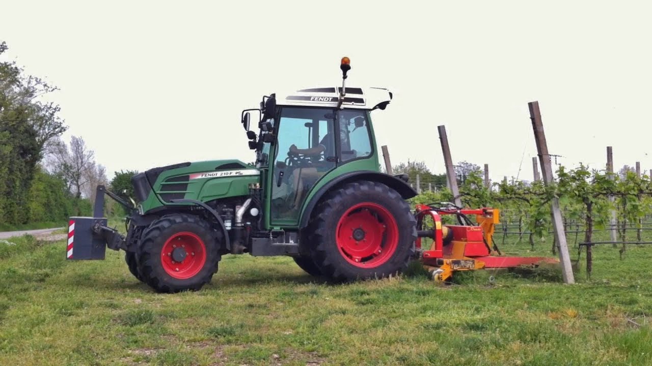 Sfalcio erba 2014 Fendt 210 F e Falciatrice AEDES AS 3200
