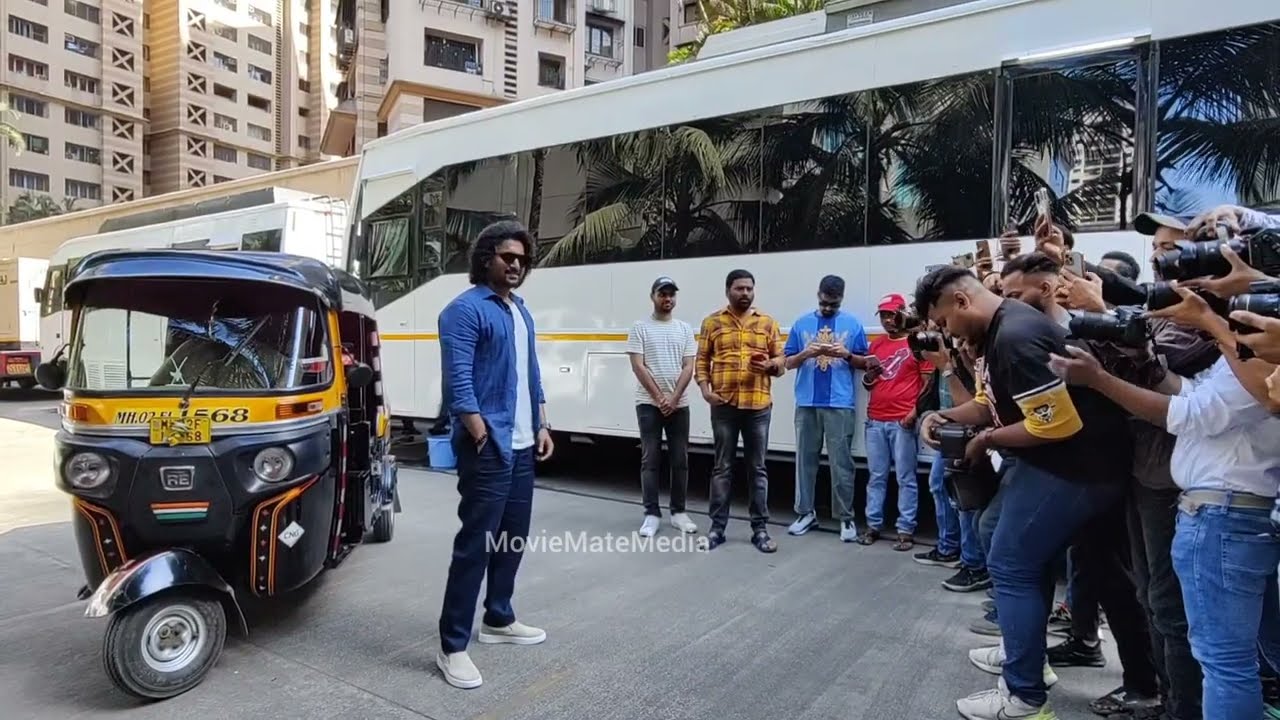 Nani Come in AUTO to promot his Movie DASARA | Simplicity of Nani | Nani looking so Handsome