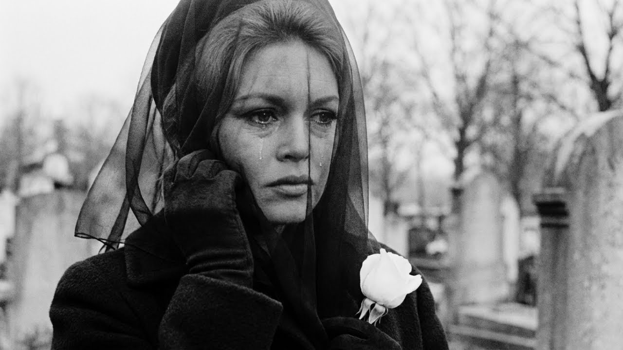 L'Enterrement Secret de Brigitte Bardot en 1970 — Elle Venait Chaque Semaine Pendant 50 Ans