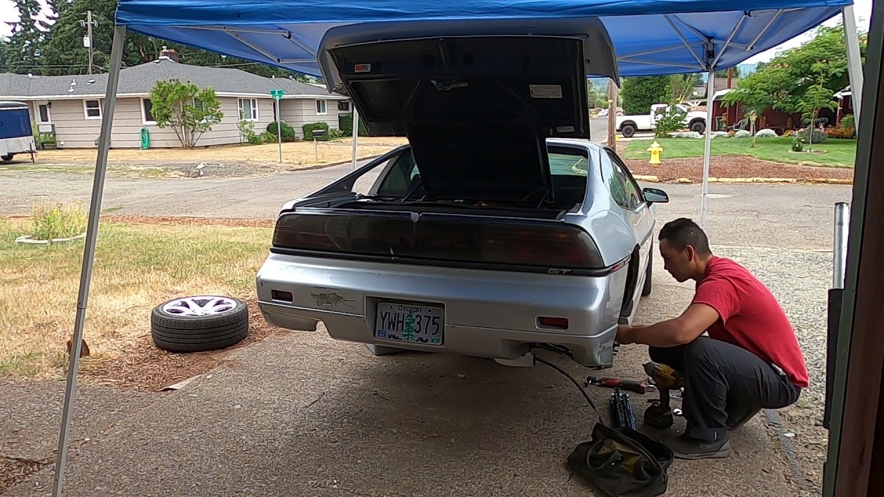 86 fiero gt 3800sc engine removal. time lapse