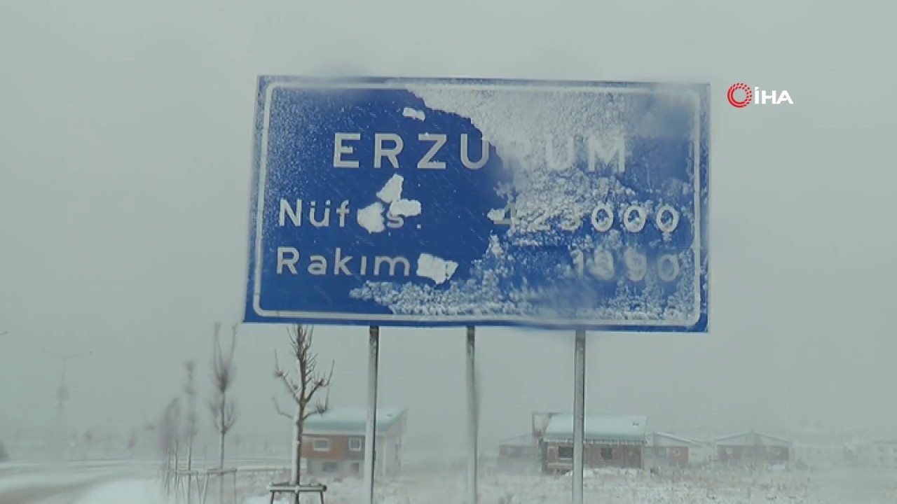 Erzurum'da Kar Yağışı Sürücülere Zor Anlar Yaşatıyor