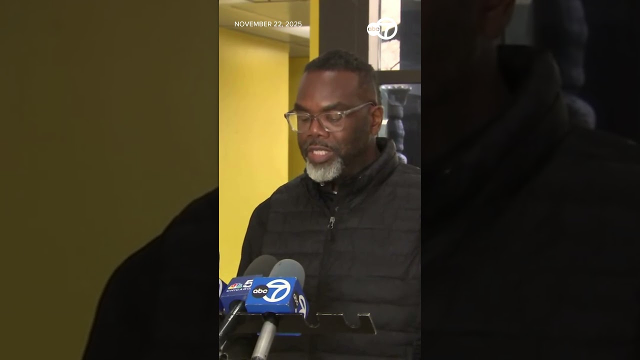 Chicago mayor speaks after teen killed, 8 injured in Loop shootings