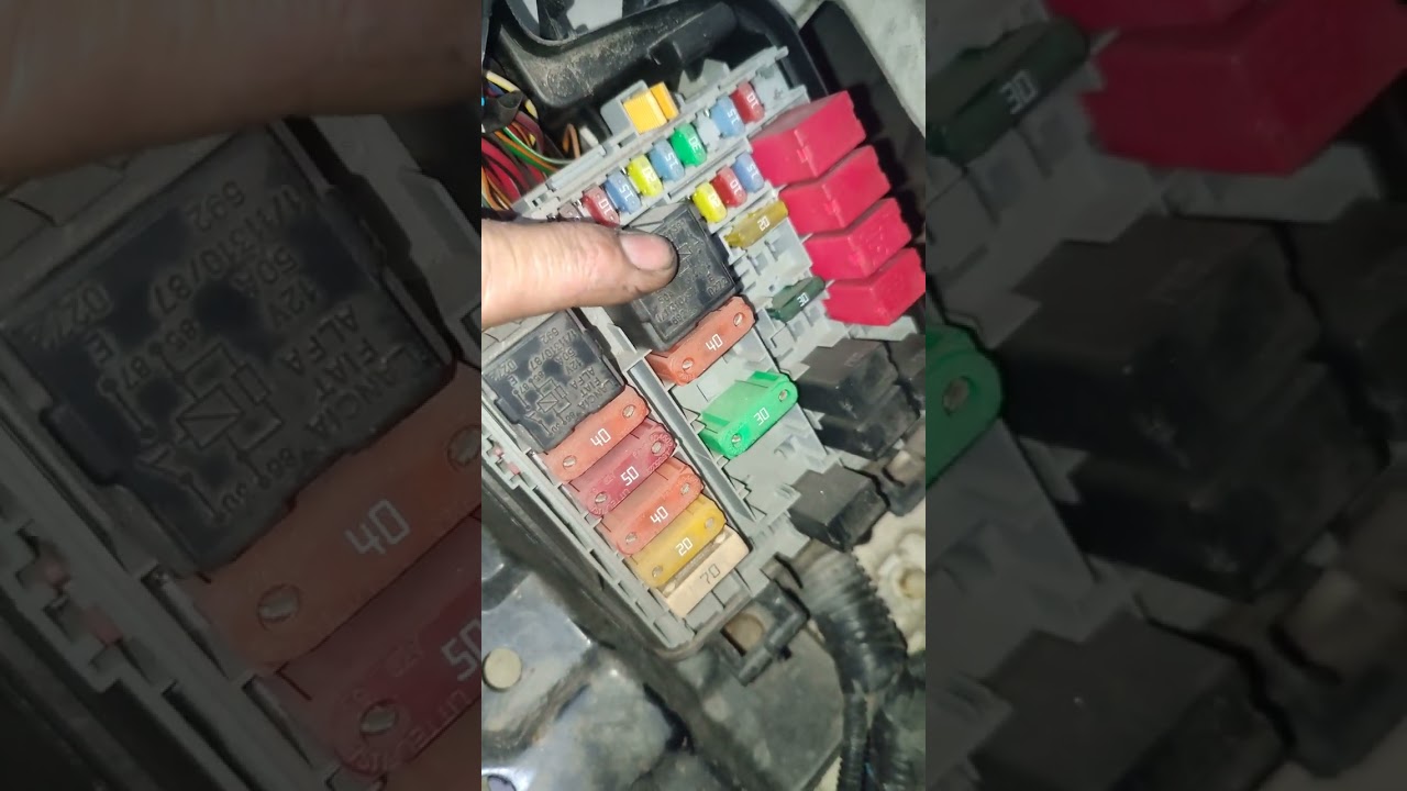 Ubicación de Relés en la Caja de Fusibles en El Frente Del Motor ( Fiat Palio Año 2014)