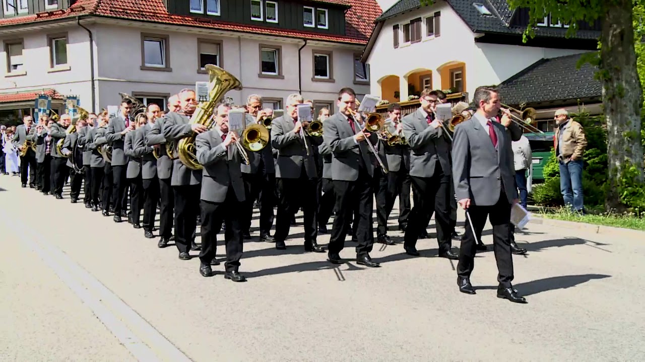 Miliz-und Trachtenkapelle Oberharmersbach Weißer Sonntag in Oha  Auszug und Ständchen 5 5 2019