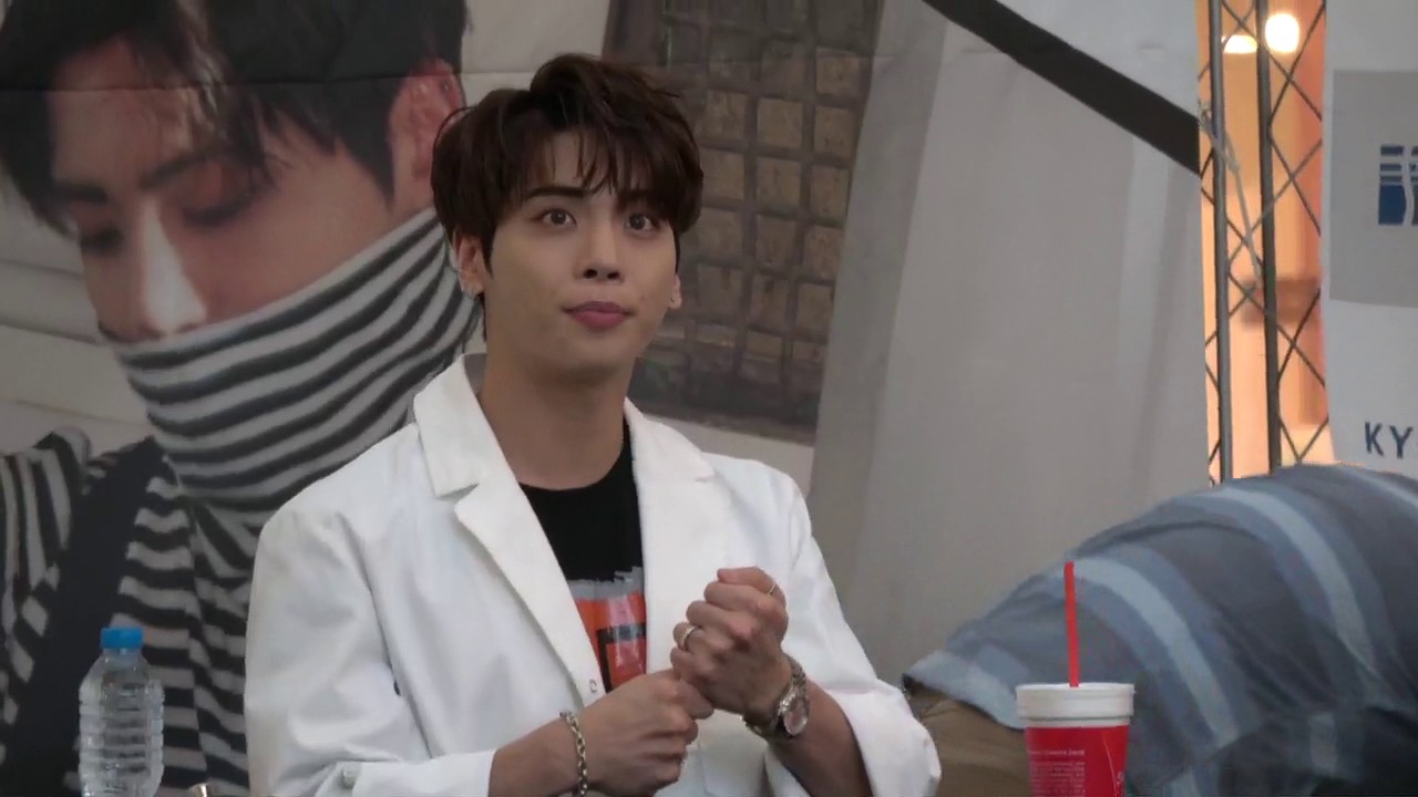 20170506 SHINEE Jonghyun Sign Event Start