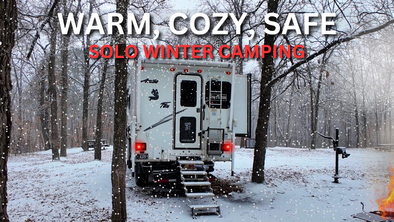Relaxing Winter Snow Day / Staying Warm and Cozy in the Camper