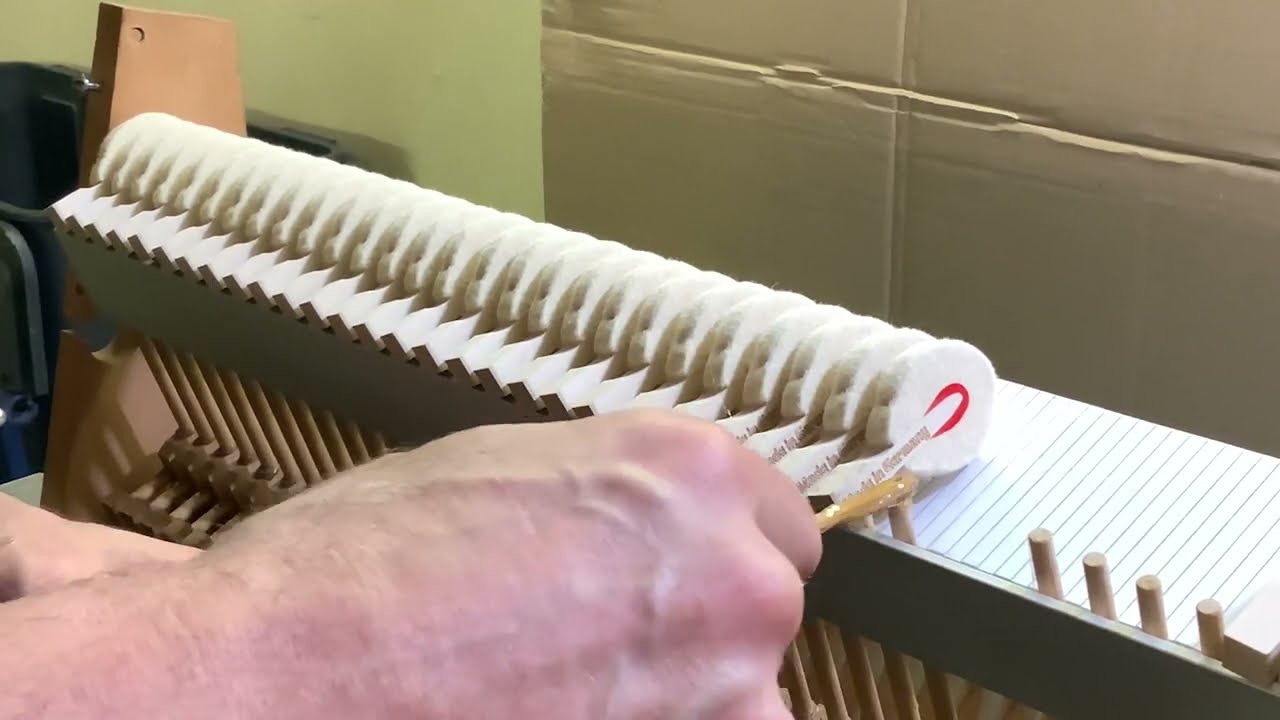Klavier - Reparatur - Neue Vorrichtung zum Hammerköpfe einleimen - Einleimlade