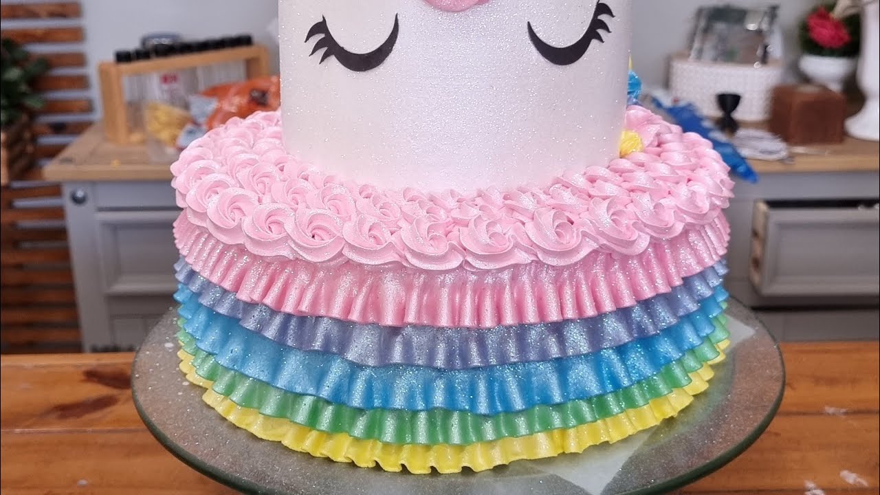 Decoração Maravilhosa de Unicórnio em Bolo de Dois Andares