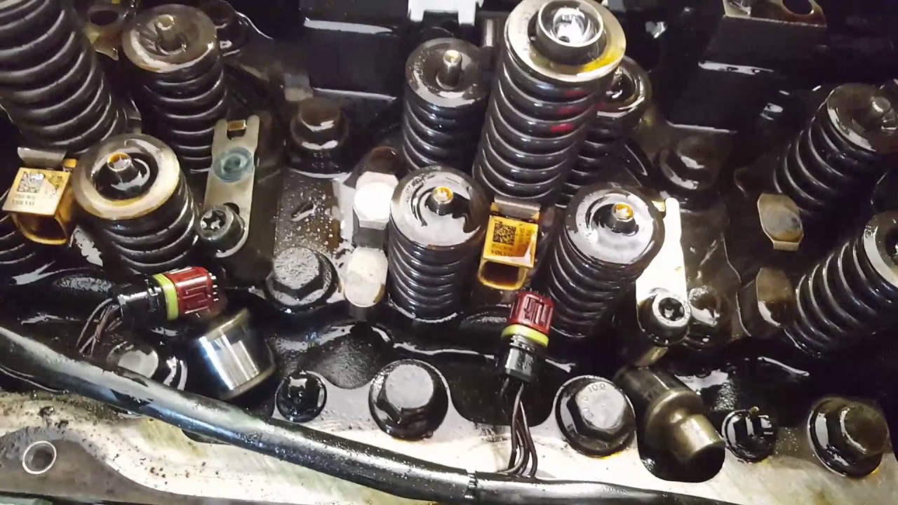 Как заменить форсунки и колпачки на Volvo D13 Часть 1/2