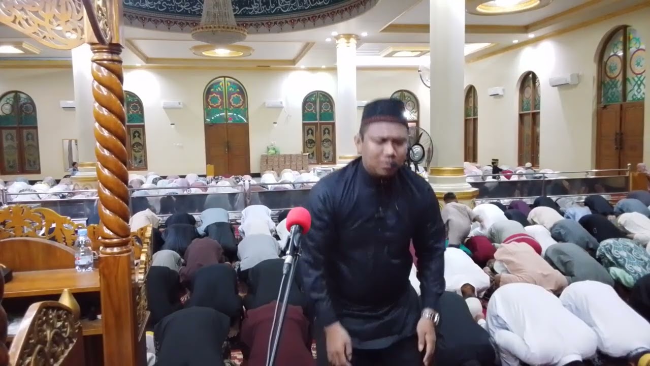 Sholat isya pertama d bulan suci Ramadhan 